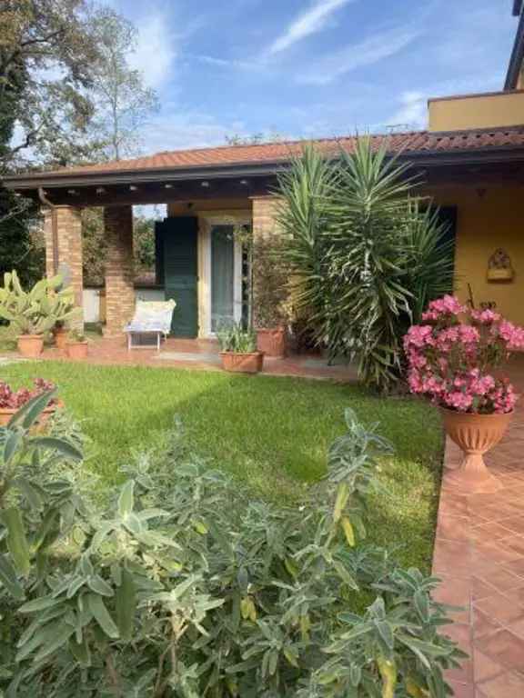 Villa in Via Palvotrisia 38, Castelnuovo Magra, 12 locali, 3 bagni