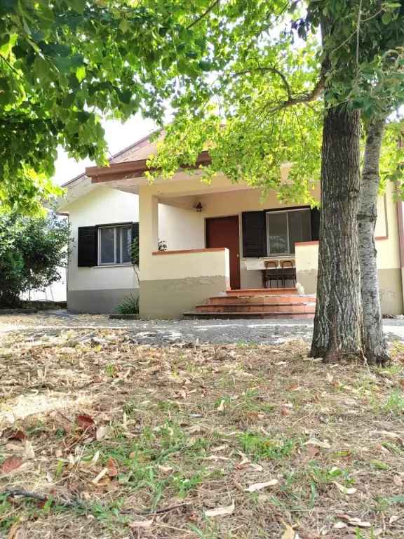 Villa in Via la danna, Giuliano di Roma, 4 locali, 1 bagno, arredato