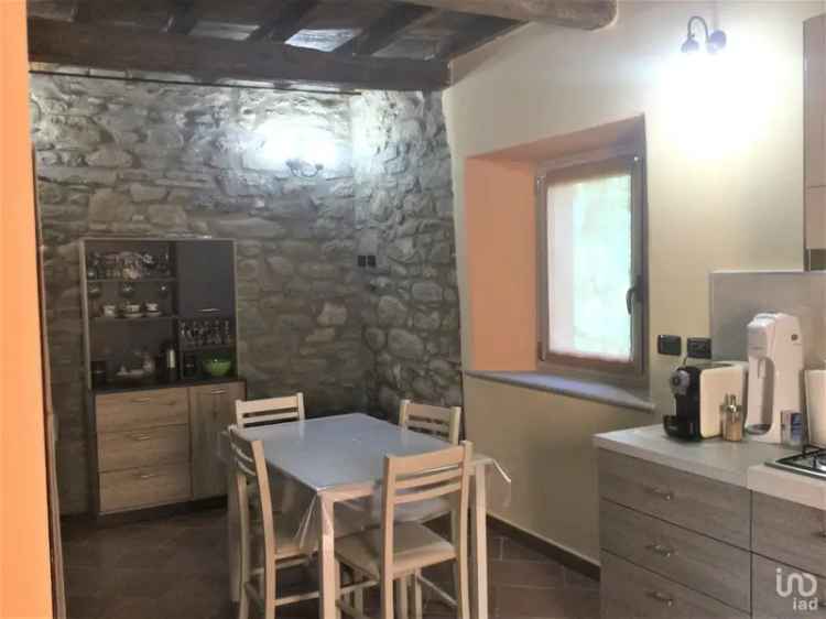 Vendita casa 7 locali di 178 m² in Fivizzano (54013) - 73550 - iad