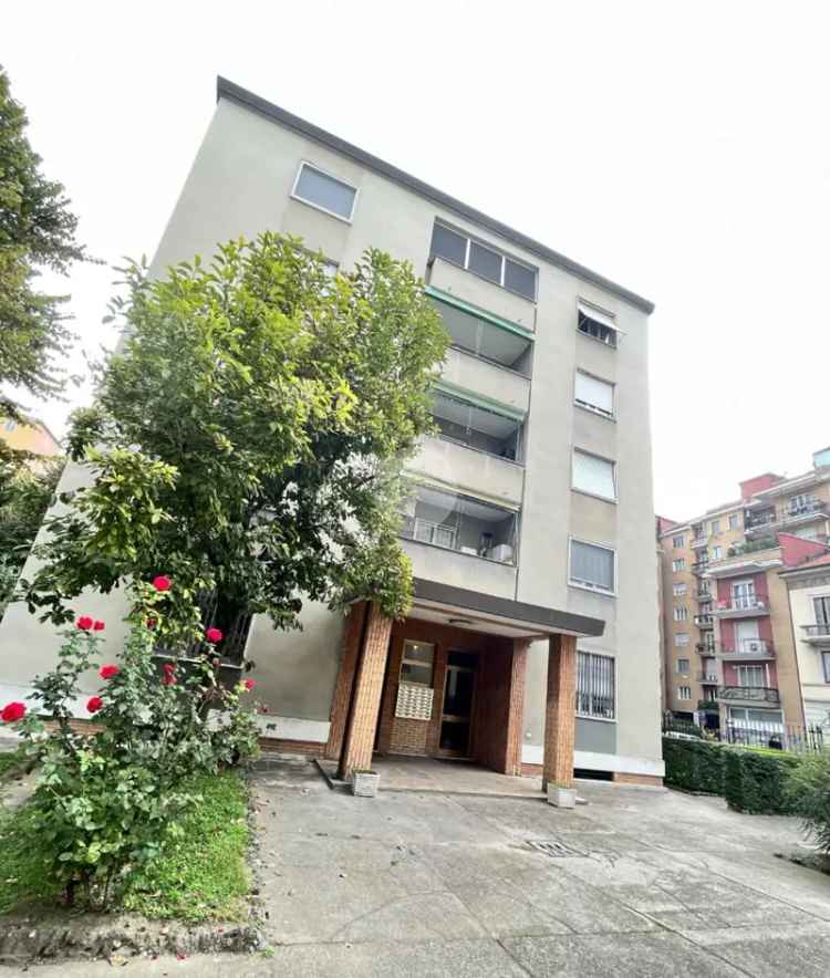 Bilocale 50 mq Milano zona Romolo Ristrutturato Arredato