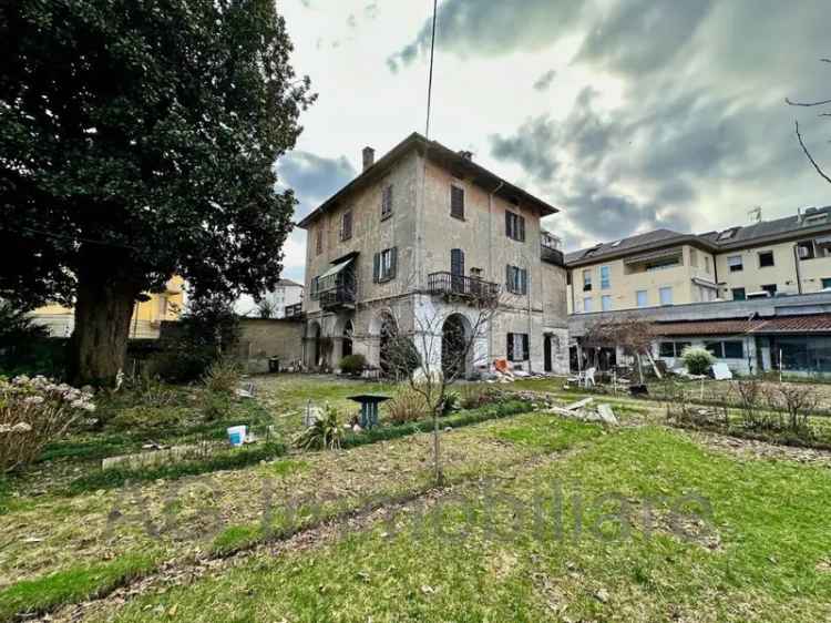 Villa in Via Aristide de Bonis 50, Verbania, 7 locali, 3 bagni, 489 m²