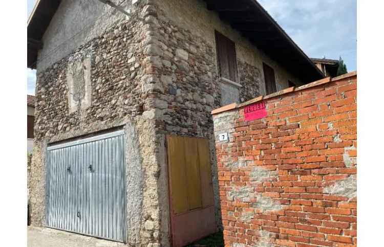 Casa indipendente in vendita a Fontaneto d'Agogna, Via Dante Alighieri 1