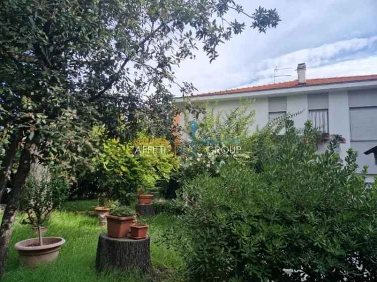 Villa in Viale XX Settembre 301, Carrara, 8 locali, 2 bagni, garage