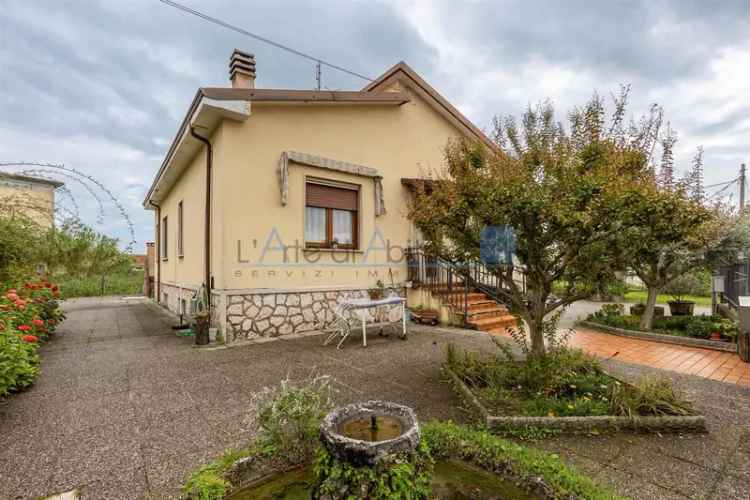 CASA SINGOLA CON TERRENO