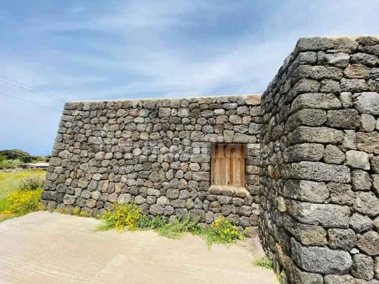 Dammuso via dei Sesi, Pantelleria