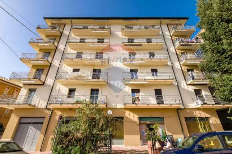 Appartamento in Via Francesco Crispi, Piana degli Albanesi, 5 locali