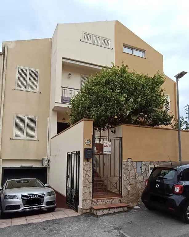 Villa a schiera in Via delle Viole 29, Messina, 5 locali, 4 bagni