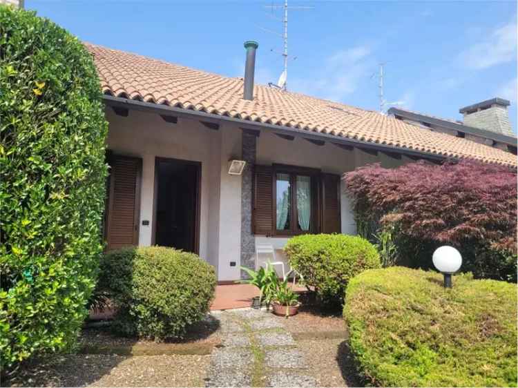 Villa a schiera in Via Ariosto 9, Fagnano Olona, 3 locali, 3 bagni