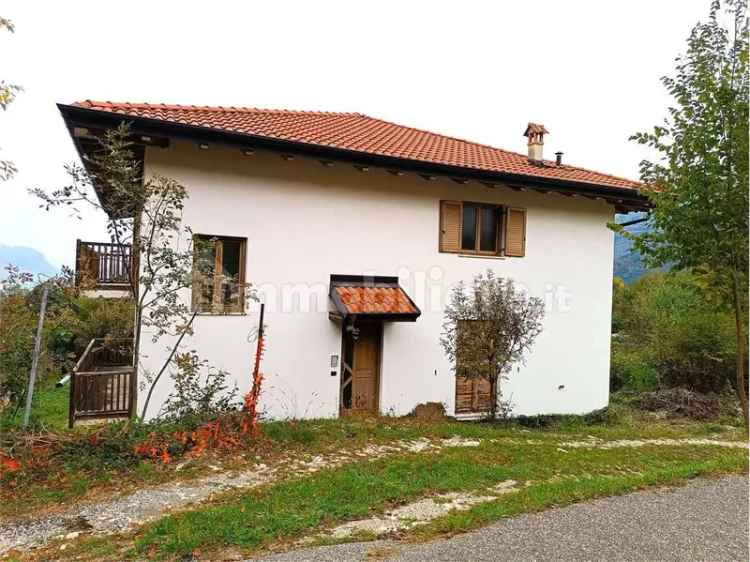 Villa bifamiliare, buono stato, 480 m², Foppiano, Vallarsa