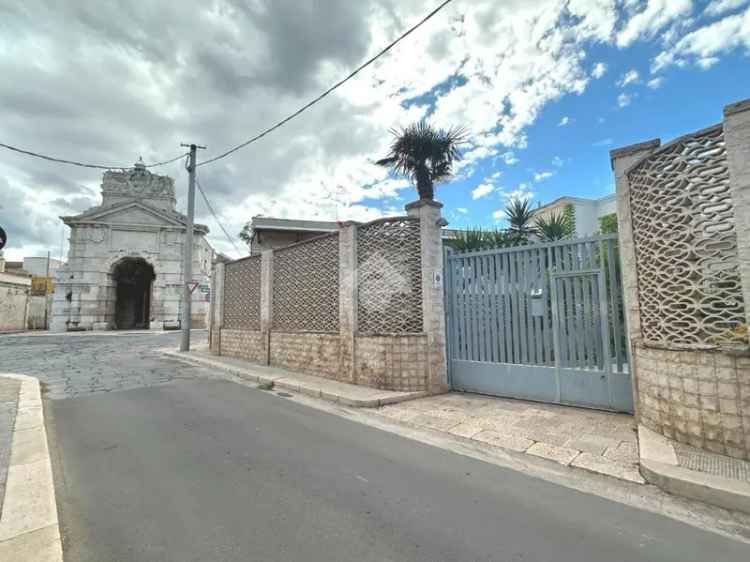 Villa unifamiliare via Cristoforo Colombo, Centro Storico, Barletta