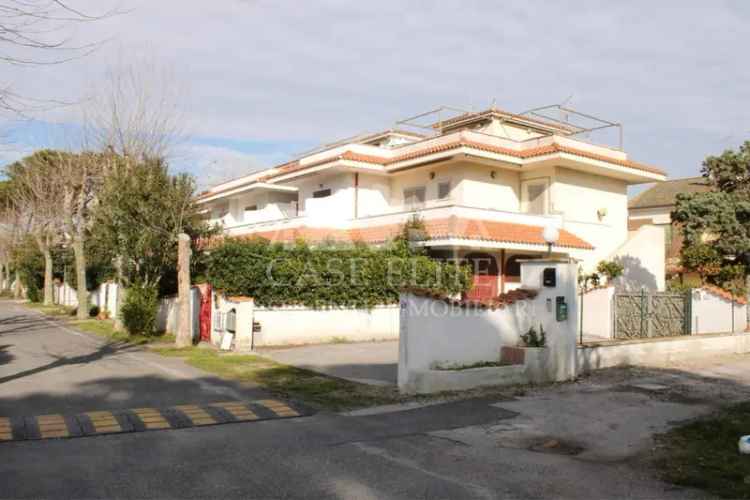 Appartamento in villa via Elena 55, Torre Marina - Lido di Tirrenella, Ardea