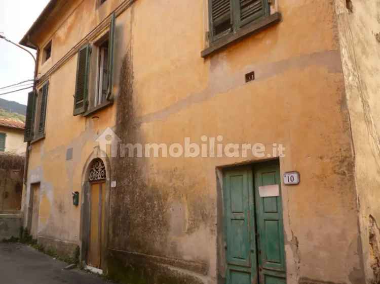 Villa unifamiliare via Eugenio III 12, Montemagno, Calci