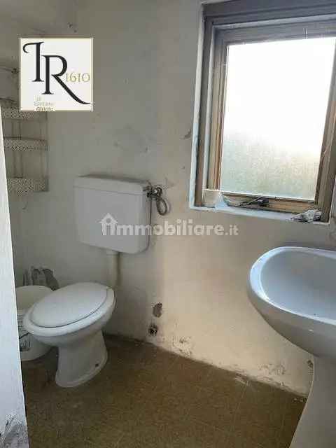 Villa a schiera 5 locali, da ristrutturare, Ramodipalo Rasa, Lendinara