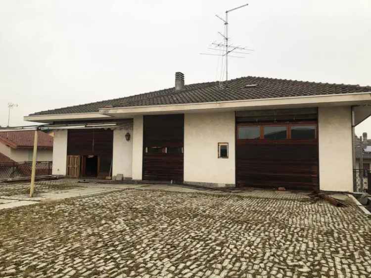 Villa singola in VIA GRAMSCI, Oleggio, 4 locali, 2 bagni, 177 m²