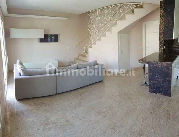 Villa unifamiliare, nuova, 140 m², Vittoria Apuana, Forte dei Marmi