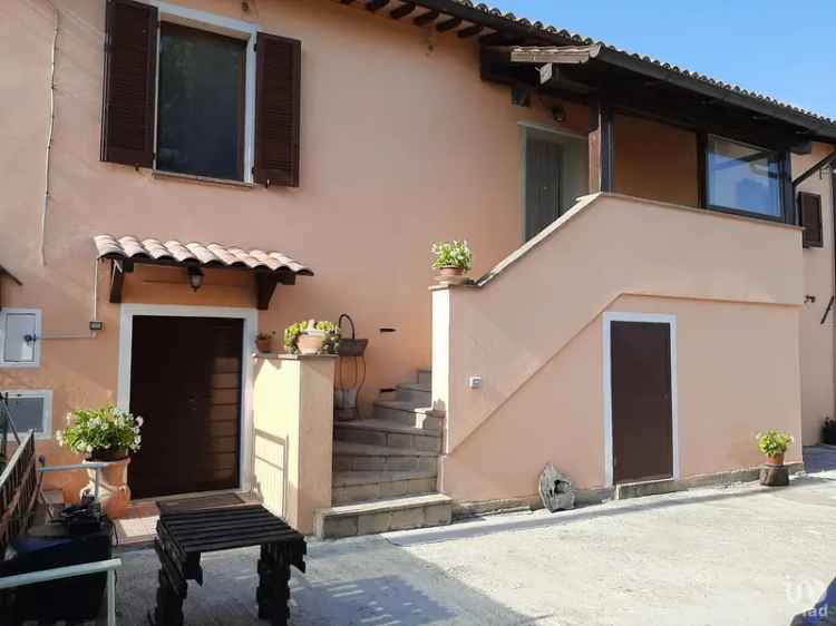 Vendita casa indipendente 0 locali di 250 m² in Montefalco (06036) - 77996 - iad