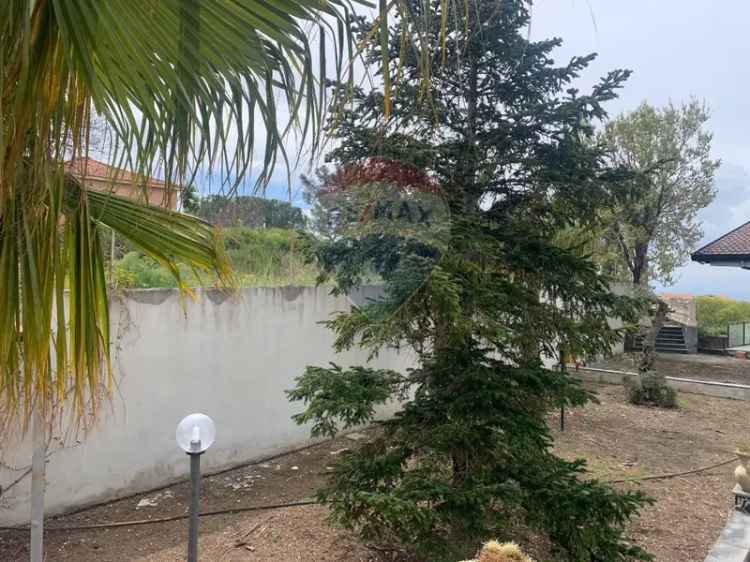 Villa in Via Calatafimi, Belpasso, 13 locali, 6 bagni, con box, 950 m²