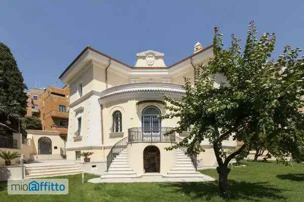 Villa In Affitto in Roma, Lazio