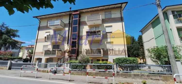 Appartamento in Via V. Angeli 21, Cesena, 5 locali, 2 bagni, garage