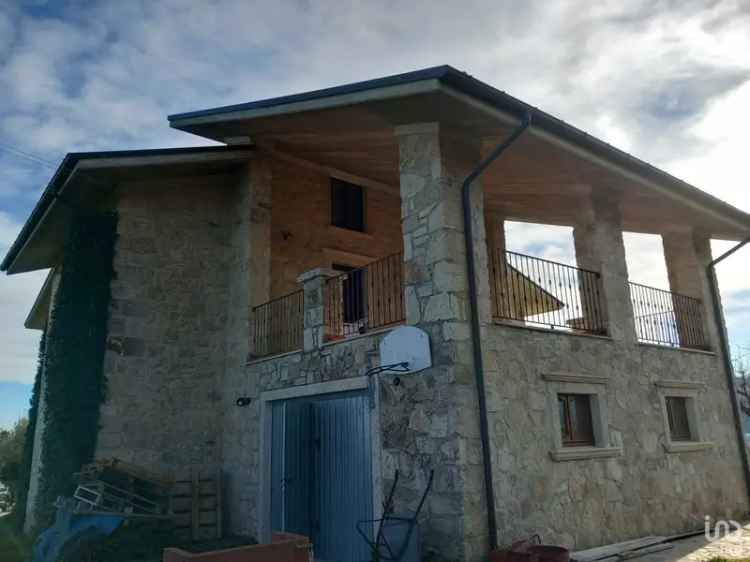 Vendita casa 12 locali di 450 m² in Folignano (63084) - 89409 - iad