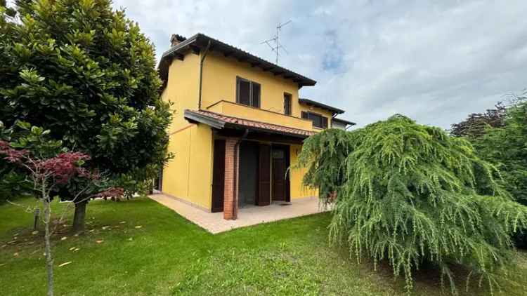 Villa bifamiliare in Ticino, 16, Portalbera (PV)