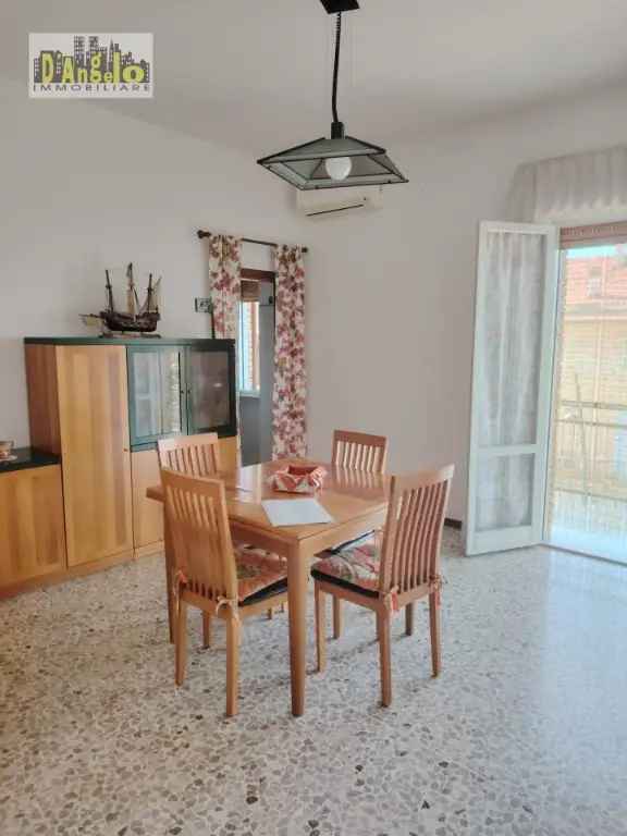 Appartamento in Viale IV Novembre, Offida, 7 locali, 1 bagno, 130 m²