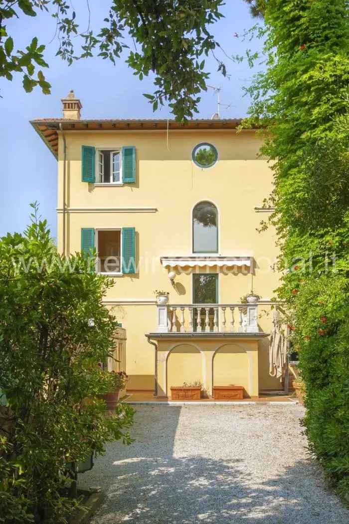 Villa unifamiliare viale Roma, Pietrasanta