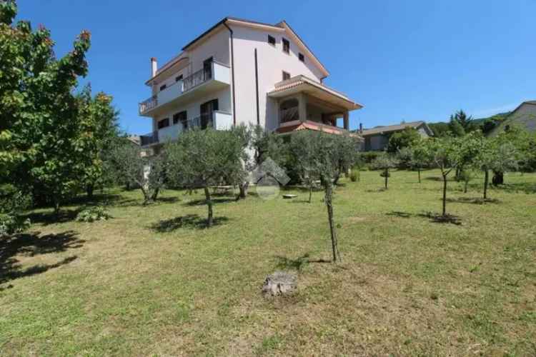 Villa unifamiliare via Terenzio Varrone 2, Centro, Poggio Moiano