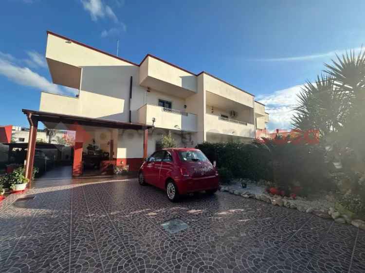 Villa in Via Biancospino 12, Taranto, 4 locali, 2 bagni, posto auto