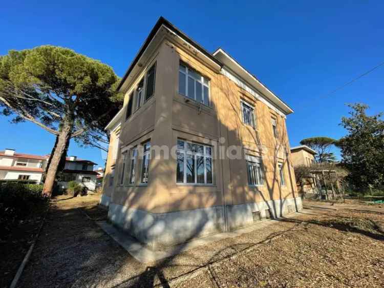 Villa unifamiliare viale Virgilio 18, Centro, Gorizia