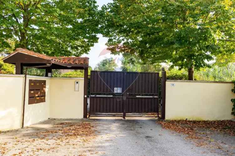 Villa in Via dei Cinque Archi, Velletri, 4 locali, 3 bagni, con box