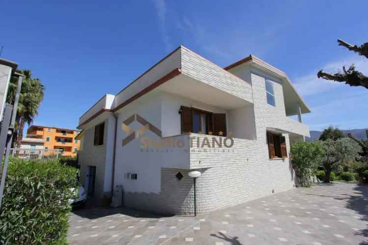 Villa singola in VIA CATANIA, Montalto Uffugo, 6 locali, 3 bagni