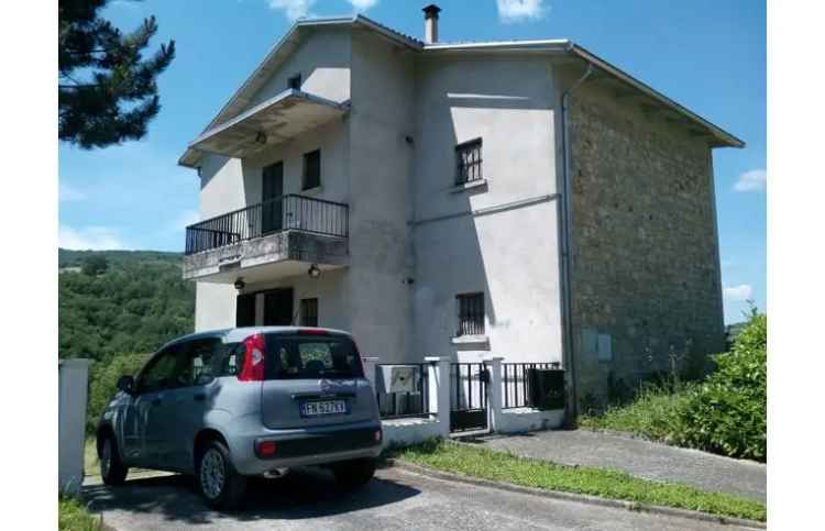 Casa indipendente in vendita a Pellegrino Parmense