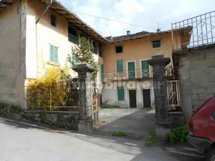 Casale via Adamello, Novezio, Cerete