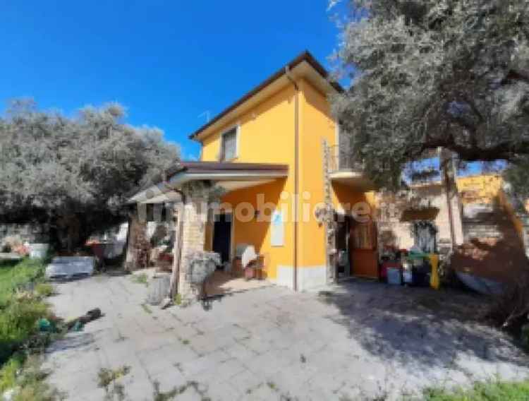 Villa all'asta via Fontevecchia, Fara in Sabina