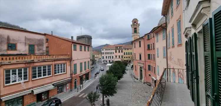 Appartamento in Piazza Vittorio Emanuele, Varese Ligure, 7 locali