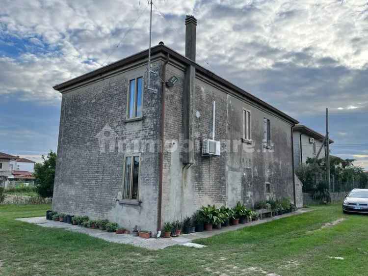 Villa unifamiliare via Romea 330, Piano, Ariano nel Polesine