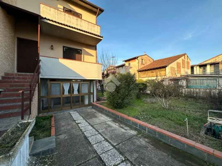 Villa a schiera d'angolo in vendita