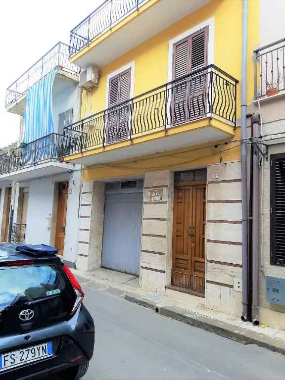 Appartamento in Via Cristoforo COLOMBO, Floridia, 5 locali, 1 bagno