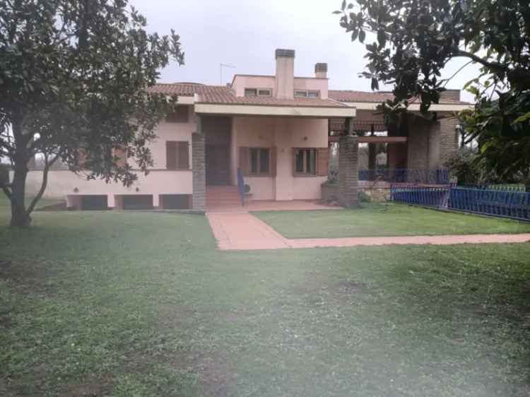 Villa in Via Fra' Giovanni, Bracciano, 4 bagni, con box, 600 m²