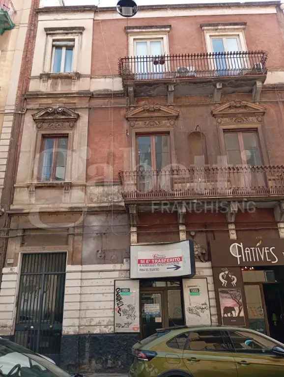 Appartamento in Via Vincenzo Giuffrida 70, Catania, 5 locali, 2 bagni