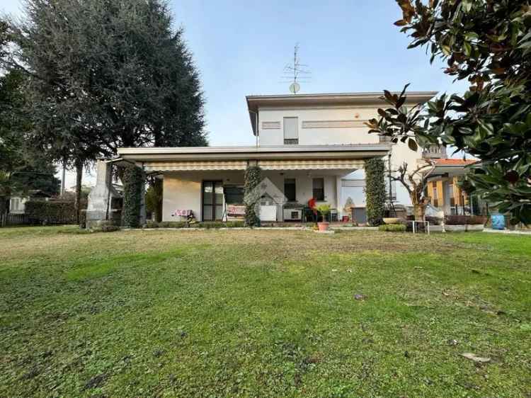 Villa unifamiliare viale Quagliotti 62, Galliate