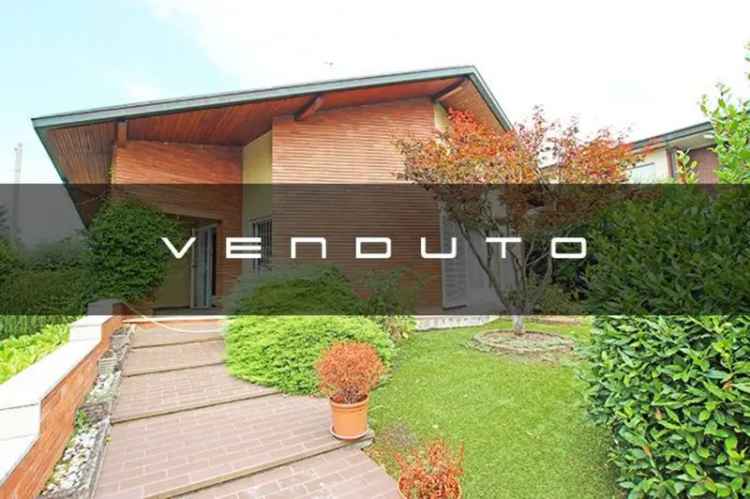 Villa in Via lotto, Seriate, 5 locali, 1 bagno, giardino privato