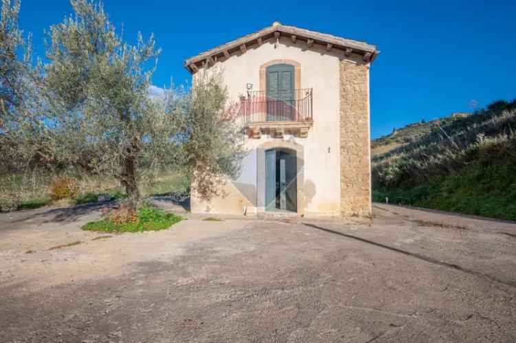 Villa in Via Euripide, Caltagirone, 2 locali, 1 bagno, posto auto