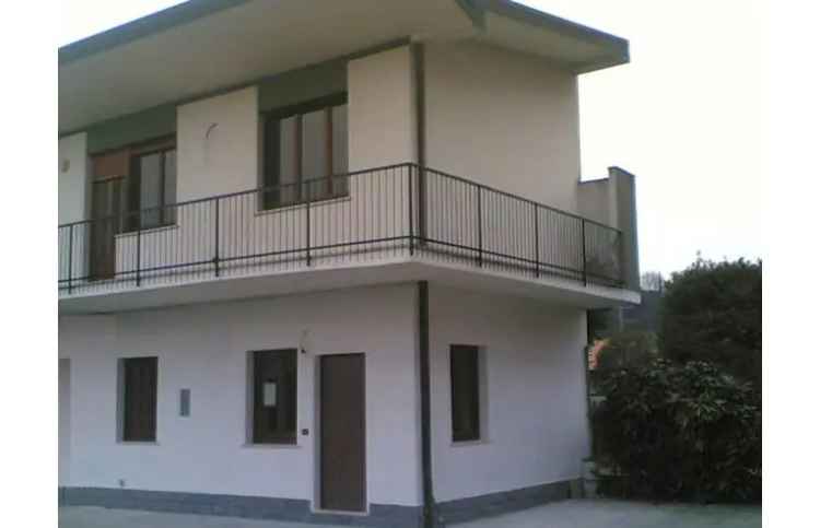 Casa indipendente in vendita a Besozzo, Via Enrico Fermi 102