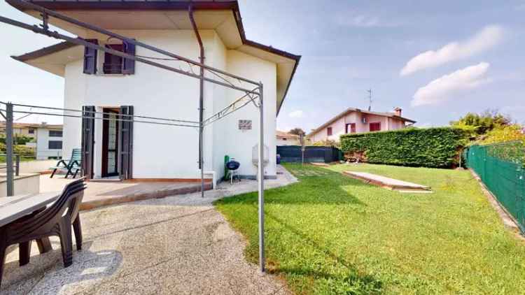 Villa in VIA TARCHINI, Olgiate Comasco, 4 locali, 2 bagni, con box