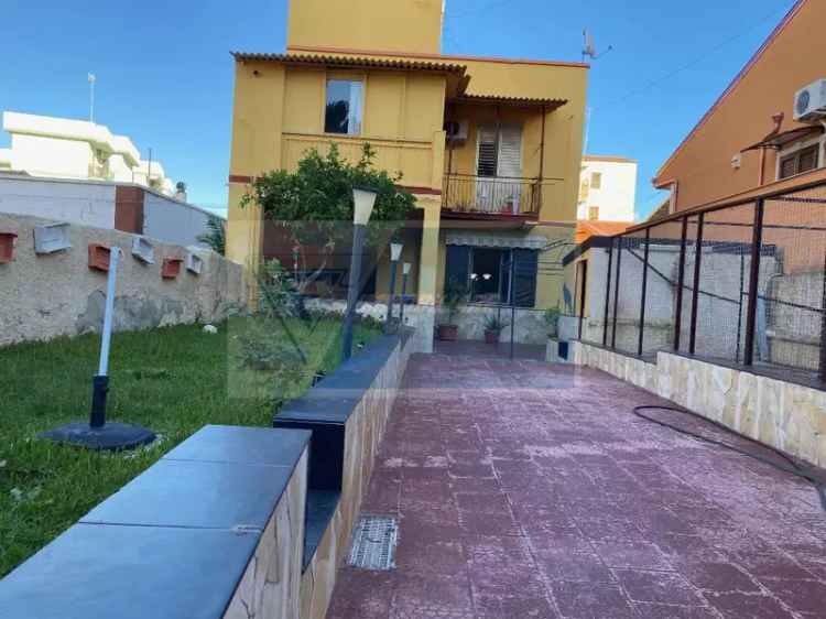 Villa in Via grottasanta, Siracusa, 8 locali, porta blindata