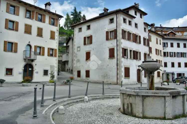 Bilocale piazza San Lucano di Borgo Prà, Centro, Belluno