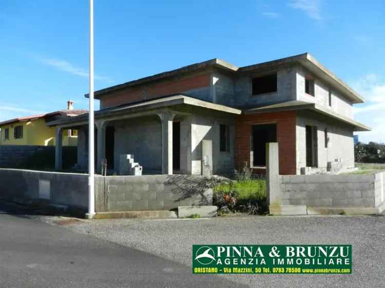 Villa in Dei prati, Uras, 8 locali, 2 bagni, giardino privato, 300 m²