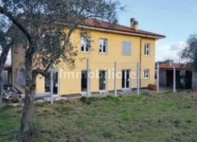 Villa all'asta via 2 Giugno, Follo